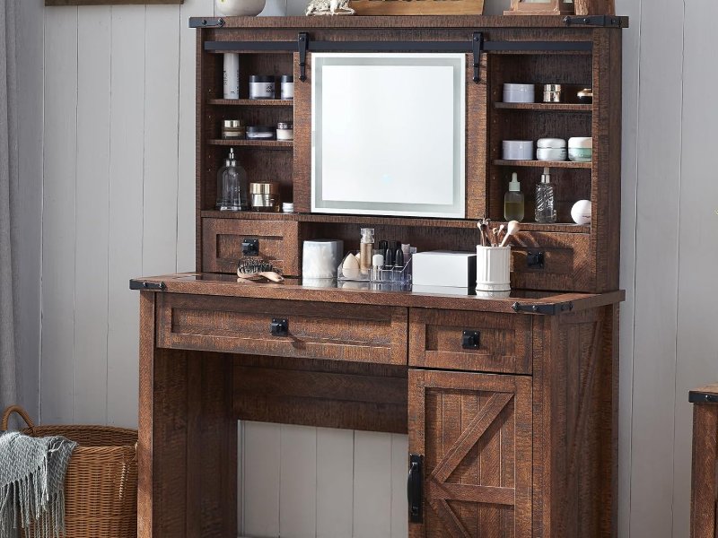 T4TREAM: the fluted vanity, lights on